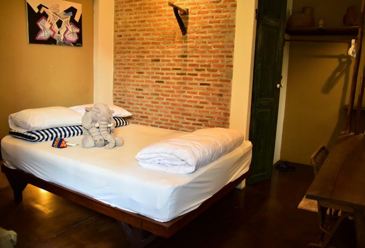 Baan Rare Guesthouse Udon Thani Ngoại thất bức ảnh