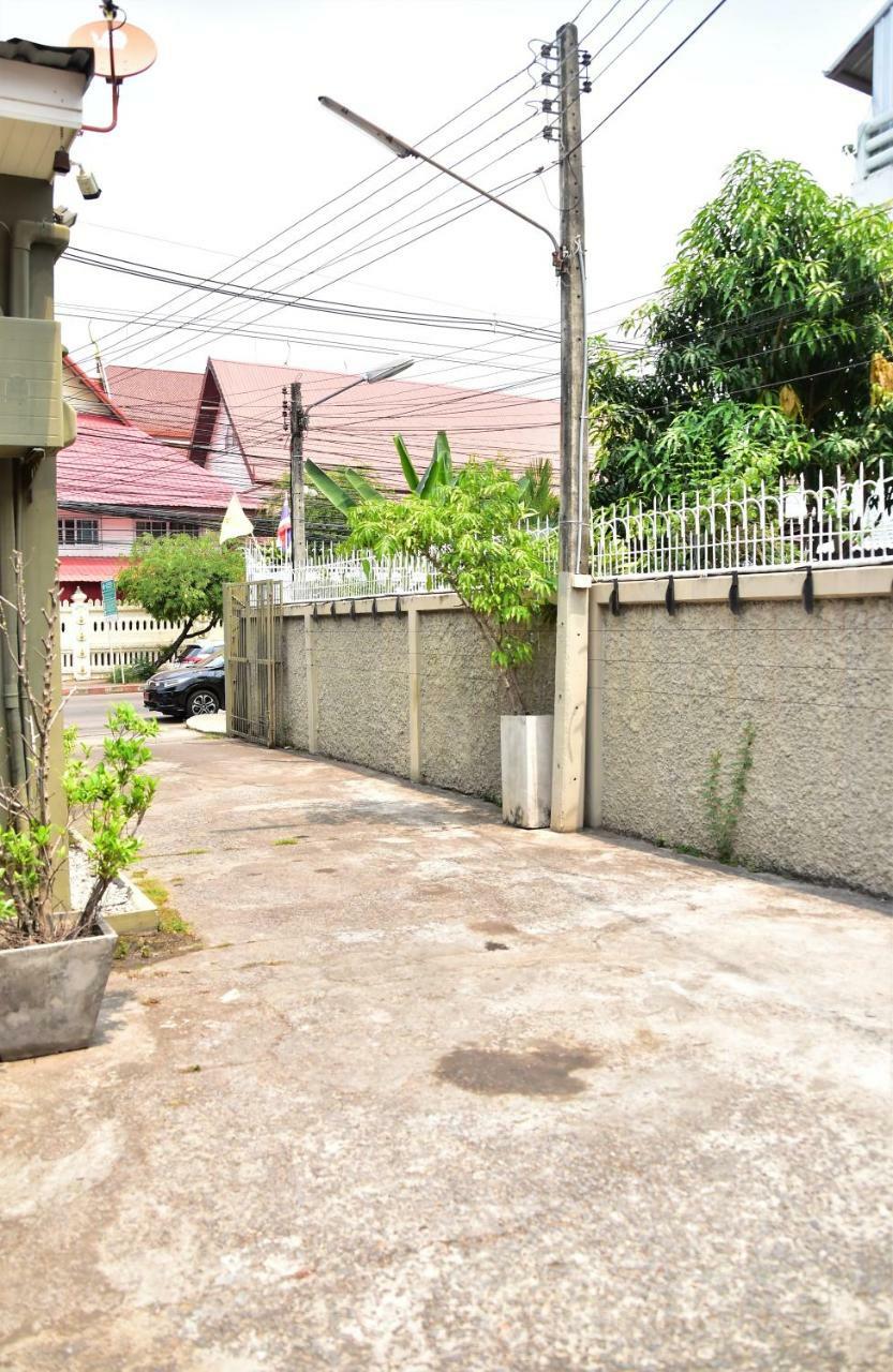 Baan Rare Guesthouse Udon Thani Ngoại thất bức ảnh