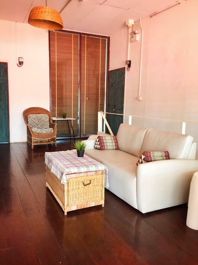 Baan Rare Guesthouse Udon Thani Ngoại thất bức ảnh